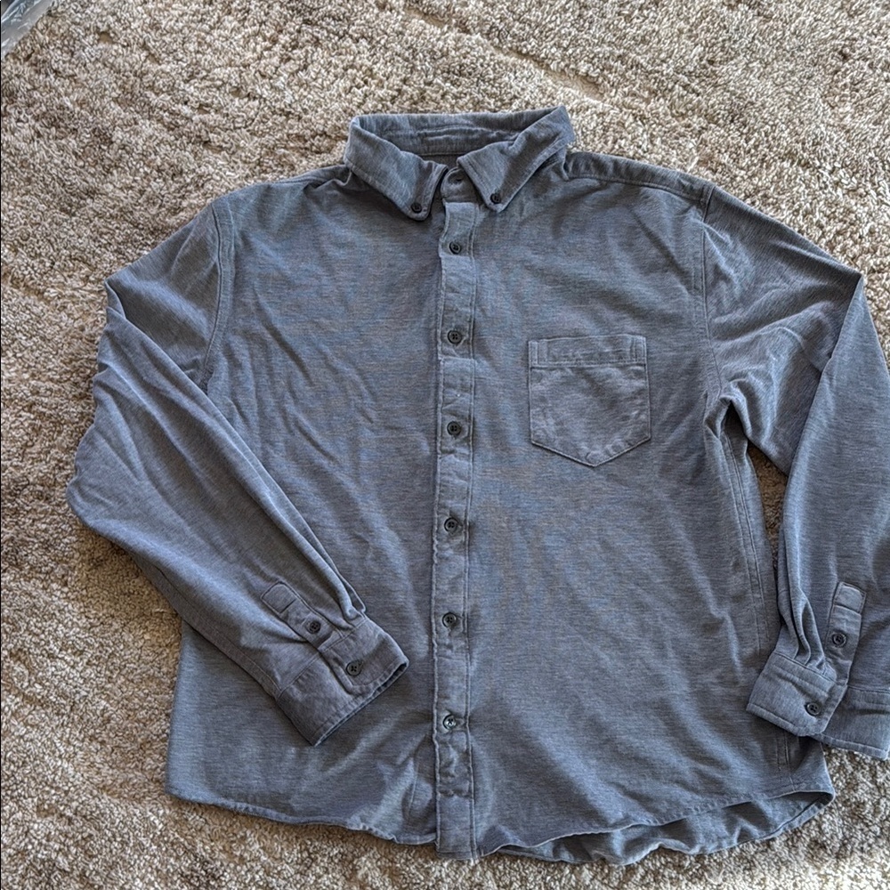 🍍Kenneth Cole causal button down 🍍Sz L🍍Pit to pit 21”🍍Length 25”🍍